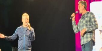 Video: Anthony Rapp y Adam Pascal cantan 'What You Own' en BroadwayCon