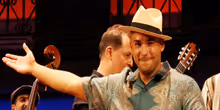 वीडियो: देखें José 'Candelita' Iglesias का BUENA VISTA SOCIAL CLUB में Broadway डेब्यू Photo