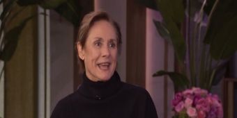Video: Laurie Metcalf parla di LITTLE BEAR RIDGE ROAD e della collaborazione con Joe Mantello