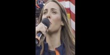 वीडियो: THE OUTSIDERS की Emma Hearn ने Denver में Broncos के मैच में राष्ट्रगान गाया Photo