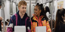 TWO STRANGERS (CARRY A CAKE ACROSS NEW YORK) feiert Community Night Photo