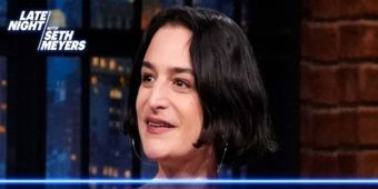 Video: Jenny Slate si diverte a guardare video di incidenti di scena di PETER PAN