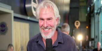 Video: Douglas Sills zingt 'Traditie' uit FIDDLER ON THE ROOF in het Signature Theatre
