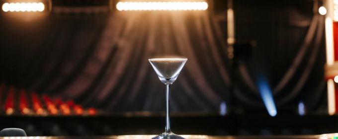 Por las mujeres que actúan Photos