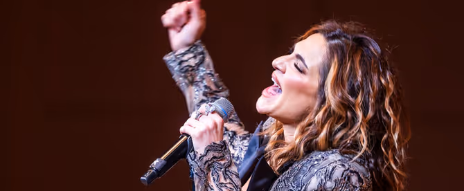 Review: Shoshana Bean's Carnegie Hall Solo Concert Debut Is Intimate and Alive