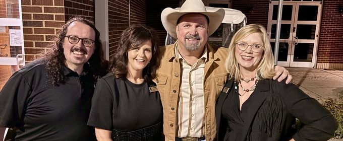 GARTH BROOKS makes special appearance during the ACMAs at Reynolds in Conway