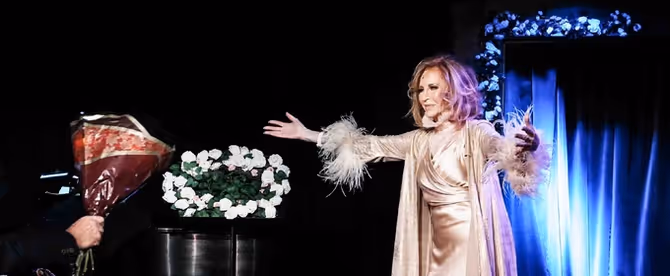 Review: Yanna Avis Premieres 'DIVINE SARAH' at the Triad Theatre