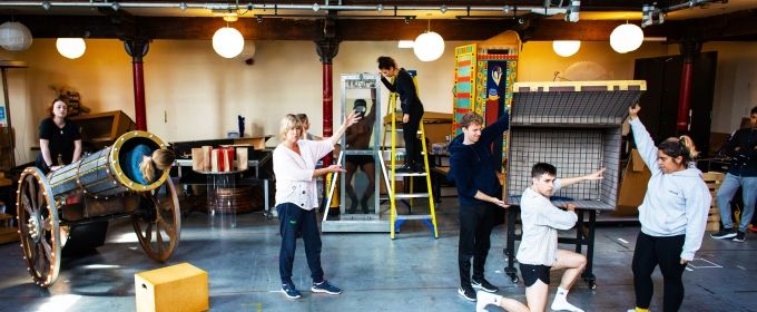 Photos: In Rehearsal For MAGIC GOES WRONG at the Apollo Theatre Photos