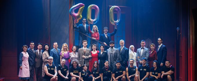 EL TIEMPO ENTRE COSTURAS celebra 400 funciones en el Teatro Calderón de Madrid