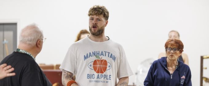 Photos: Inside Rehearsal For the UK Tour of WHITE CHRISTMAS Photos