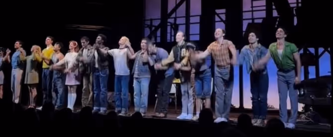 Video: THE OUTSIDERS Tour First Curtain Call
