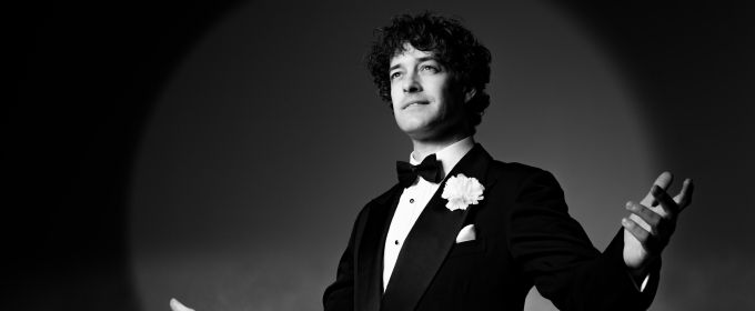 Photos: First Look at Lee Mead in the UK and Ireland Tour of CHICAGO Photos