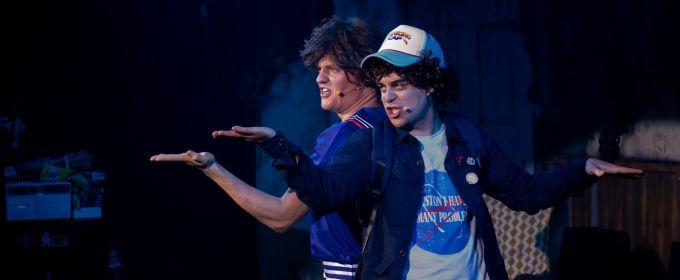 Photos: First Look at the UK Debut of STRANGER SINGS! Photos