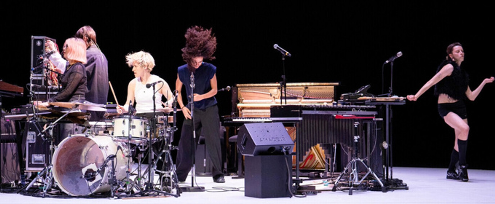 REVIEW: The Festival d'Avignon Presents SILENCE By Lucie Antunes and Mathilde Monnier