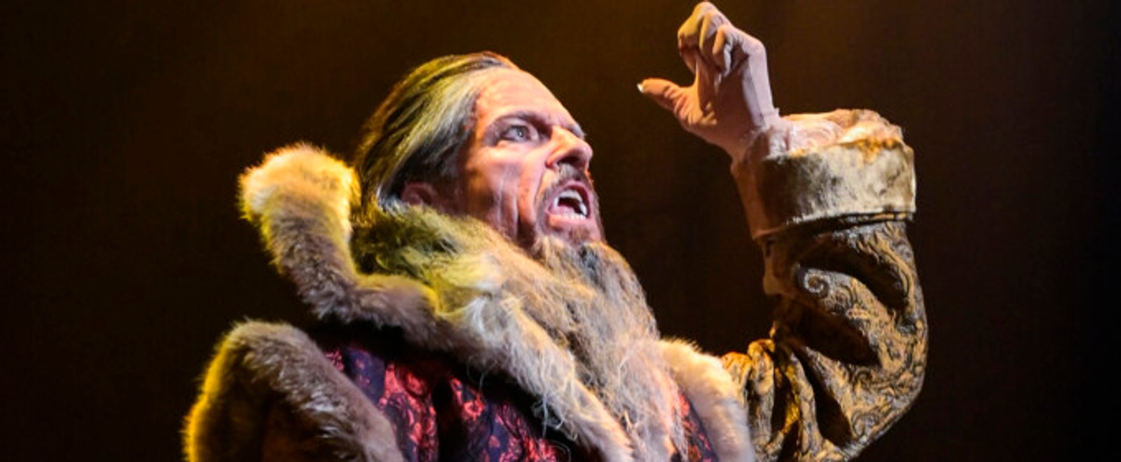 Review: DRACULA at TheatreWorks Silicon Valley