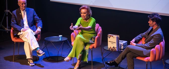 Paloma San Basilio se emociona en la presentación de MUSICALES, EL ANUARIO