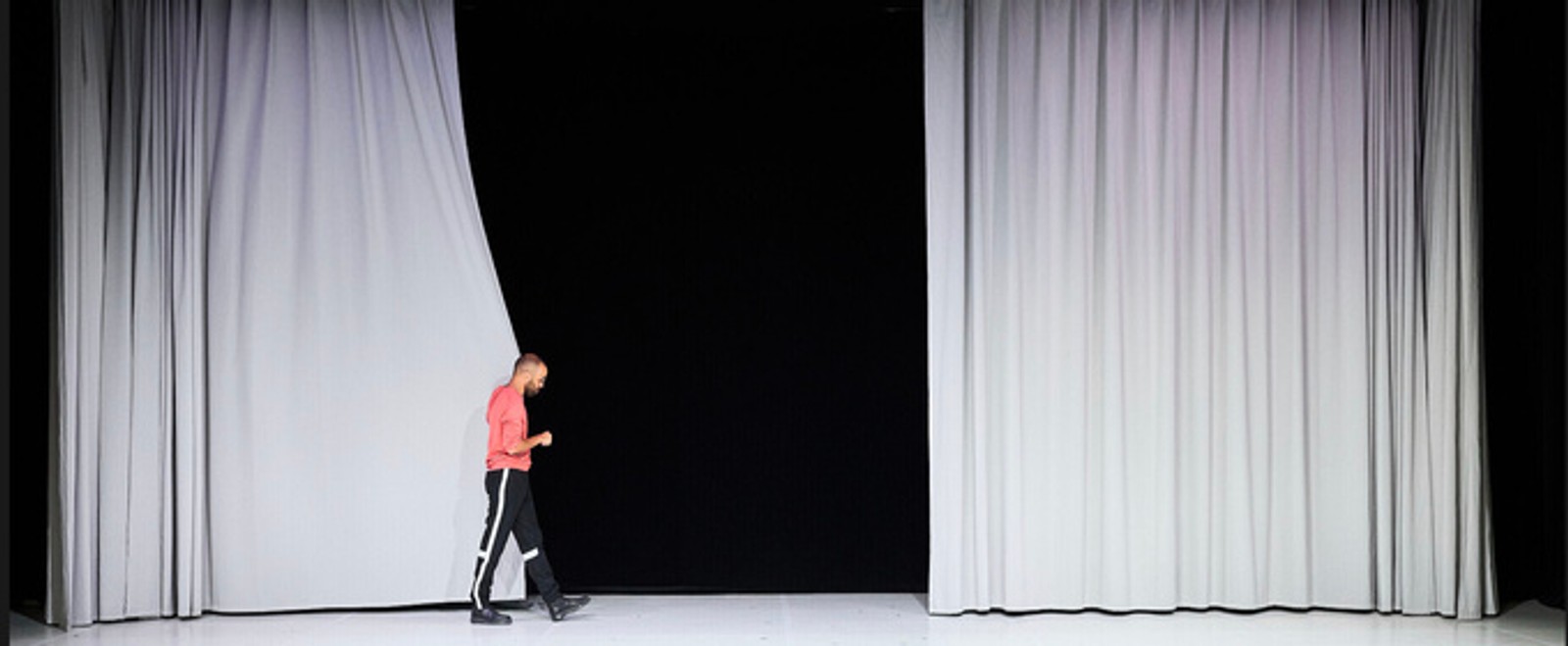 REVIEW: The Festival d'Avignon Presents BÂTIR By Salim Djaferi and Clément Papachristou