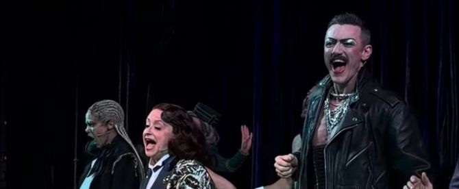 Video: THE ROCKY HORROR SHOW Does the 'Time Warp' On Opening Night