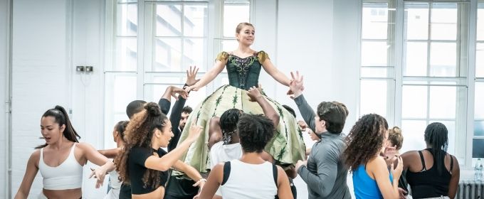 Photos: Inside Rehearsal With the New Members of the Cast of FROZEN Photos