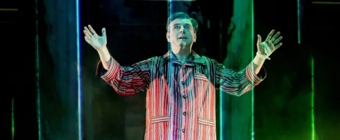 Review: Michael Sheen stars in NYE, National Theatre