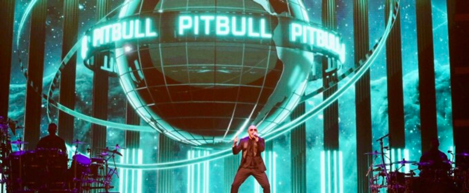 Review: PITBULL - I'M BACK TOUR at Mystic Lake Amphitheater