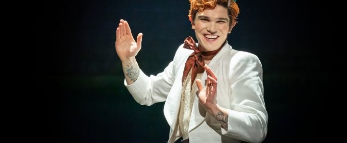 Photos: First Look at Fra Fee, Amy Lennox, and More in CABARET Photos