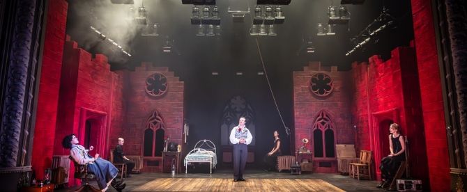 Review: DRACULA, Lyric Hammersmith