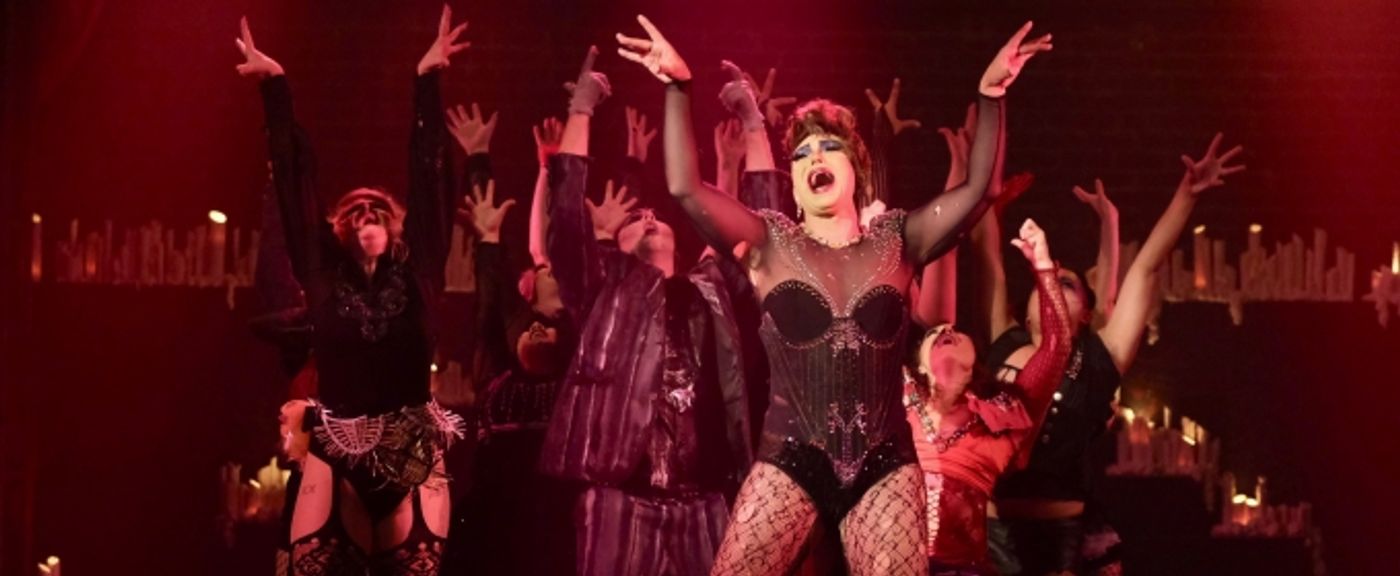 Global Roundup 11/1 - DEAR EVAN HANSEN in the UK, MRS. DOUBTFIRE in Seattle and More!  Image