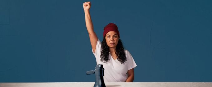 BWW REVIEW: Belvoir's Take On LIGHT SHINING IN BUCKINGHAMSHIRE Attempts To Prese Photos