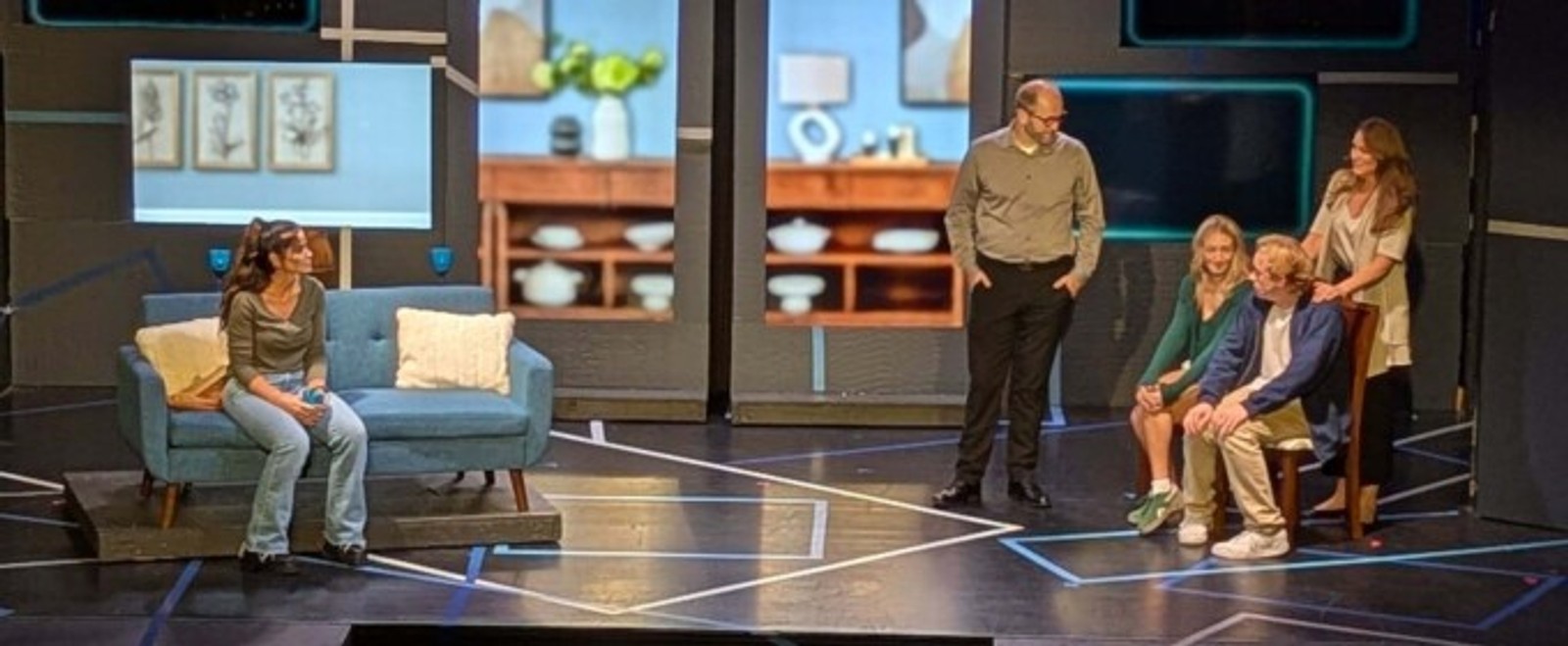 Review: DEAR EVAN HANSEN Is Troublingly Timely at Split Stage