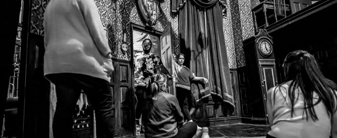 Photos: Go Inside Stunt Rehearsals for THE PLAY THAT GOES WRONG Photos