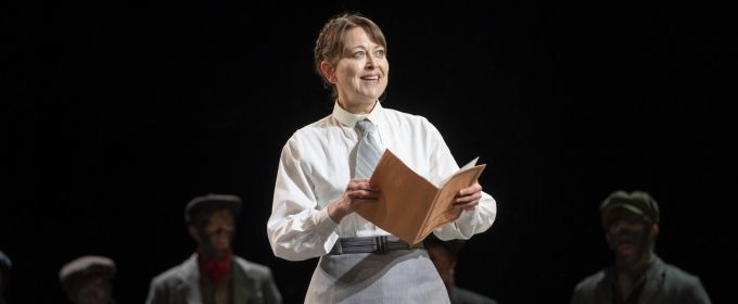 Photos: First Look at Nicola Walker & More in THE CORN IS GREEN at the National  Photos