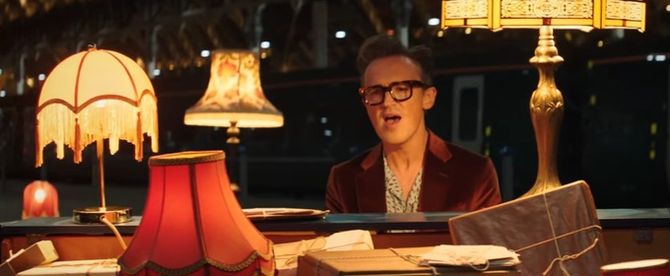 Video: PADDINGTON THE MUSICAL Composer Tom Fletcher Performs, 'One of Us'