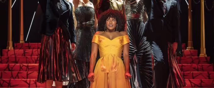 Photos/Video: First Look at Broadway-Bound THE DEVIL WEARS PRADA in Chicago Photos