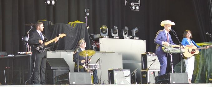 Photo Review: Mary Kutter and Junior Brown, Special Guest for  Hank Williams, Jr.