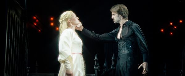 Review: DRACULA at Turner Theater