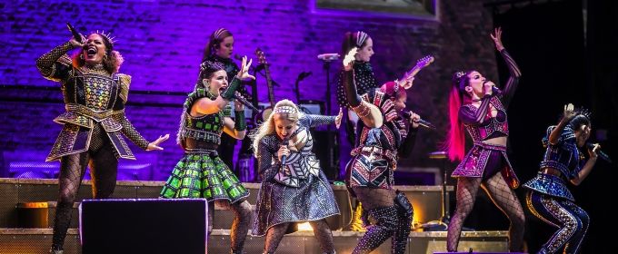 Photos: The Cast of SIX Performs at Hampton Court Palace Photos
