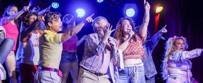 Photos: Marguerite Moreau Visits WET HOT A MUSICAL SUMMER