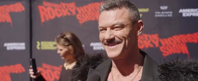 Video: THE ROCKY HORROR SHOW Cast Thrills, Chills, and Fulfills on Opening Night