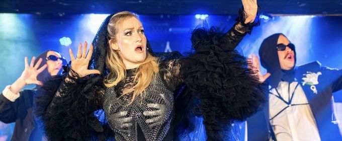 Review: FUNERAL FOR MY BOOBS, Oran Mor