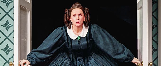 Photos: Catherine Tate Stars as Mary Todd Lincoln in OH, MARY! in London Photo