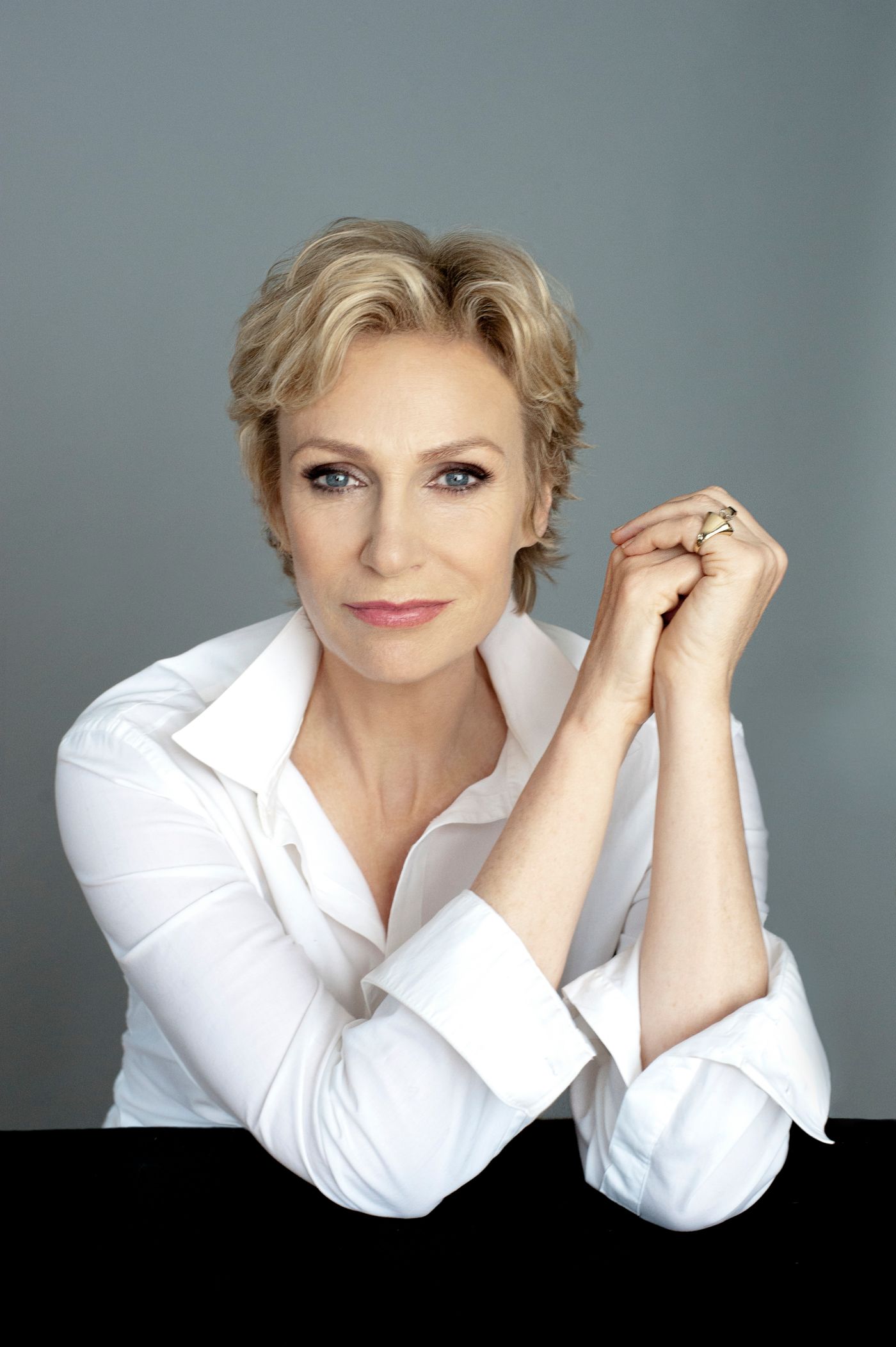 Jane Lynch's A SWINGIN' LITTLE CHRISTMAS Returns To Raue Center  Image