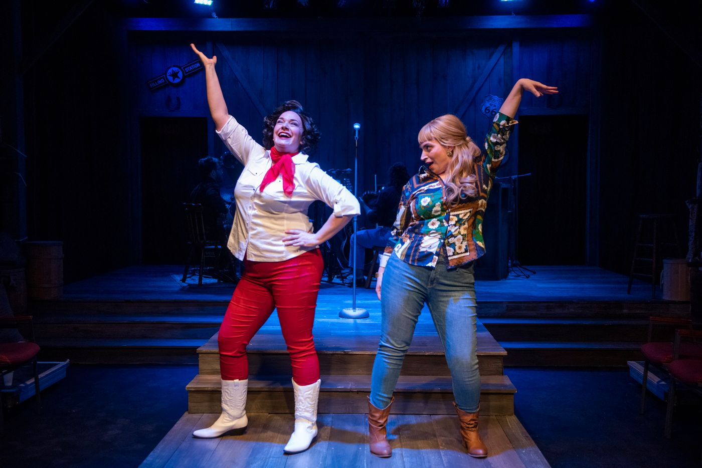 ALWAYS... PATSY CLINE Extends Through January 4, 2020 at The Den Theatre  Image