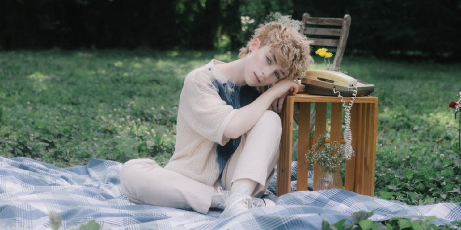 ADDISON GRACE Announces Debut Album 'Diving Lessons' & Shares Lead Single  Image