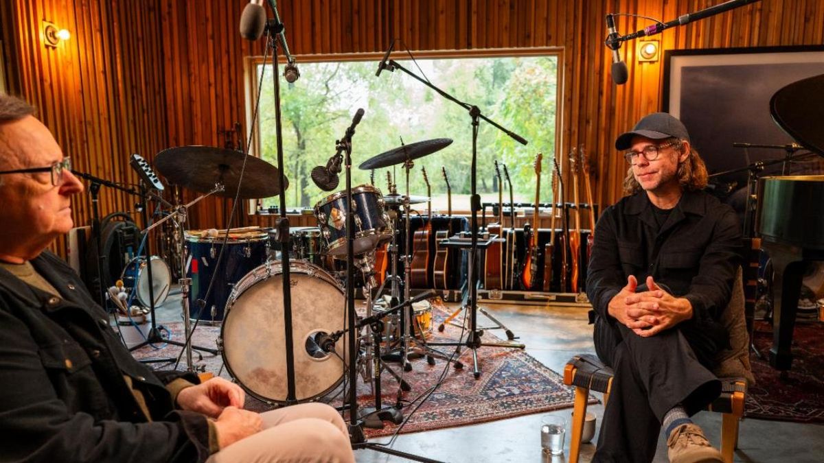 Aaron Dessner Discusses Collaborations on ALCHEMY WITH ANTHONY MASON