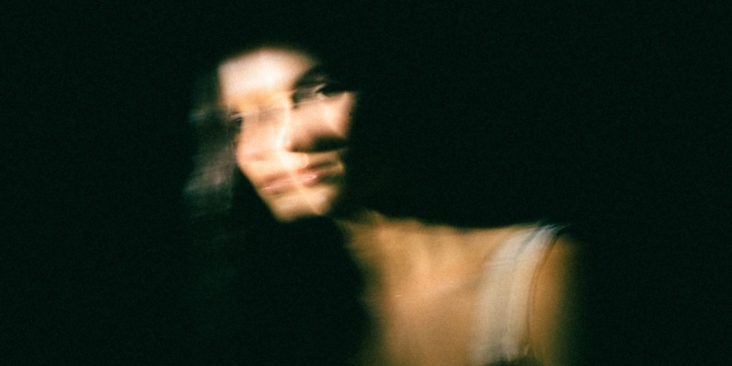 Abi Carter Releases Debut Album GHOSTS IN THE BACKYARD  Image