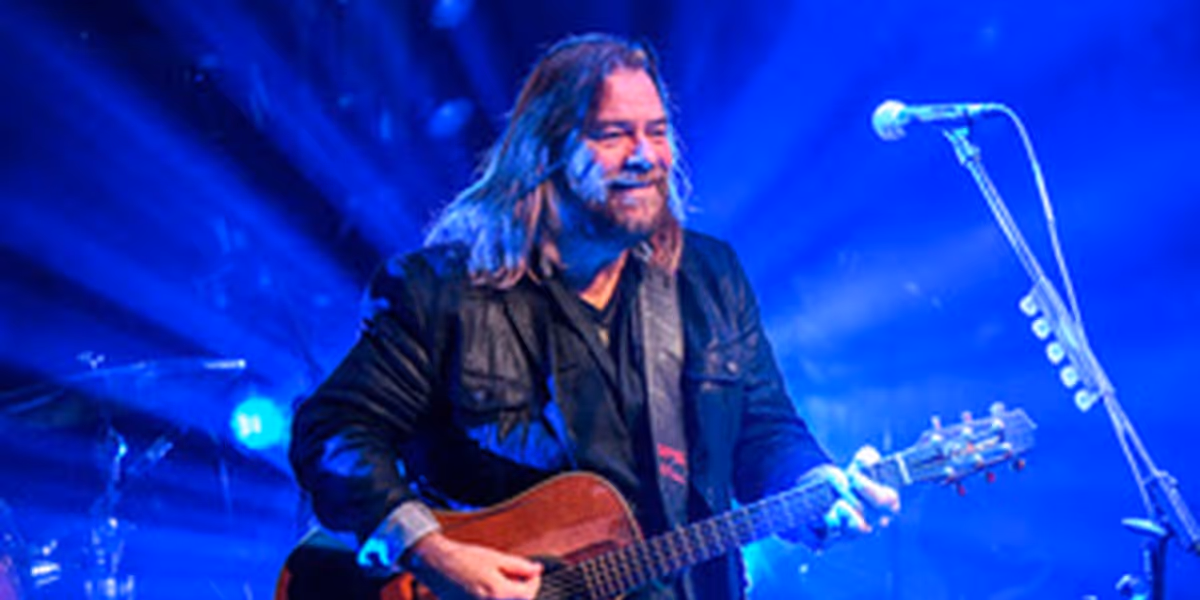 Alan Doyle Releases Live Video and Resumes 2024 North American Tour