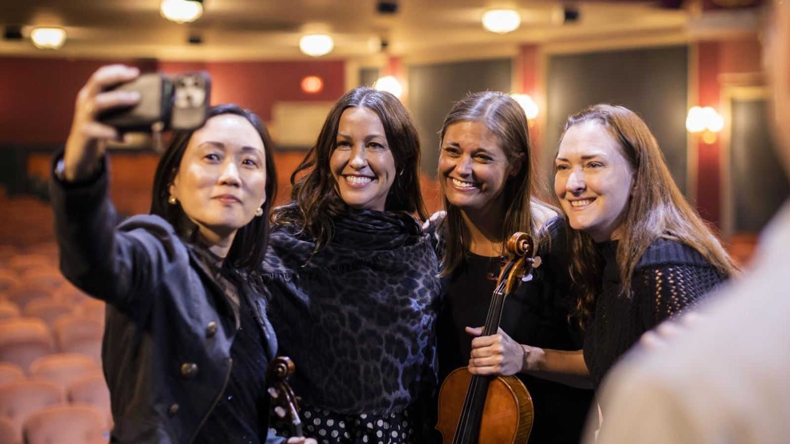 Alanis Morissette Announces First-Ever Holiday Album GOOD WEATHER FOR ...