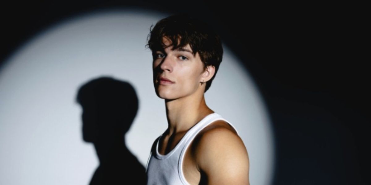 Alex Sampson Releases New Holiday Single 'Lost in New York'