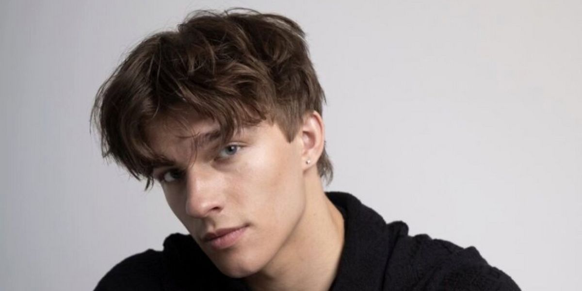 Alex Sampson Releases New Single 'Pretty Baby'